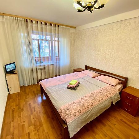 Квартира На Воскресенці, Поруч Метро Лівобережна, Інститут Серця, Мвц Kiev Ngoại thất bức ảnh
