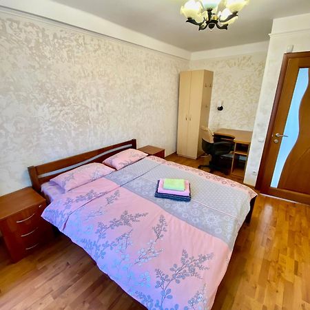 Квартира На Воскресенці, Поруч Метро Лівобережна, Інститут Серця, Мвц Kiev Ngoại thất bức ảnh
